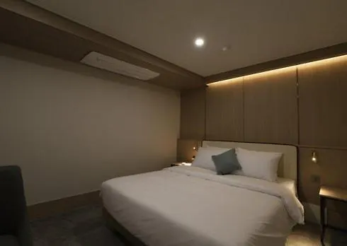 H Avenue Hwamyeong モーテル *