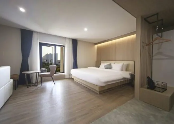 H Avenue Hwamyeong Motel